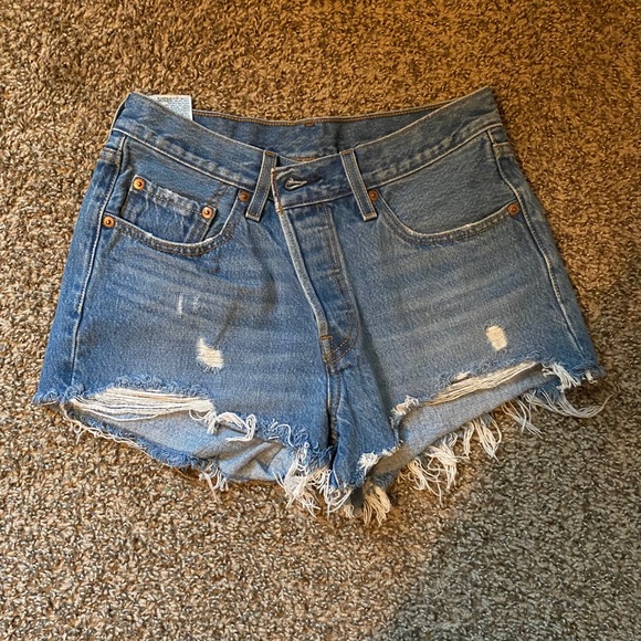 Levi's Women's 501 High Rise Denim Short size 26